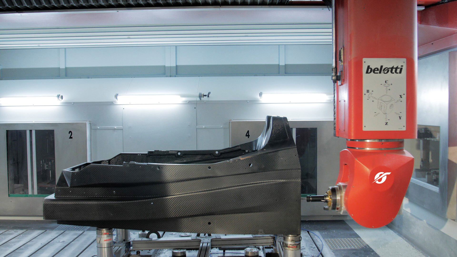 CENTRES CNC POUR L’USINAGE DE COMPOSANTS EN FIBRE DE CARBONE