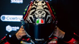 Casque spécial de Marco Bezzecchi pour les 50 ans de Belotti